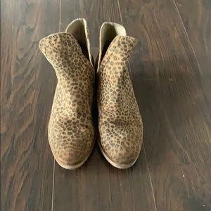 Leopard booties sz 6